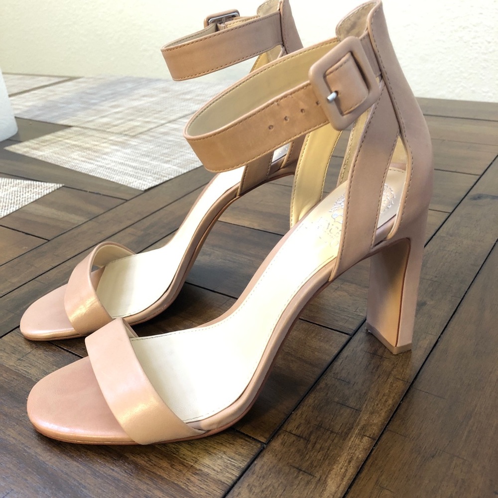Like New Vince Camuto Court Heel Sandal